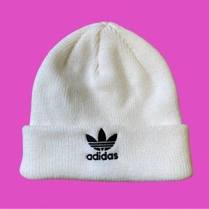 🤍white adidas beanie new without tags🤍